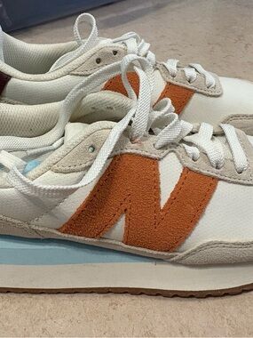 White Sneakers with Orange Suede New balance Logo